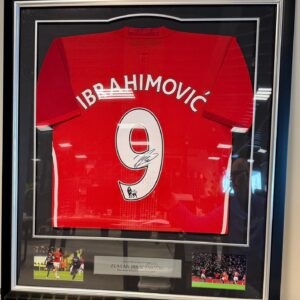 Gedragen en gesigneerd shirt ingelijst Ibrahimović Manchester United (Seizoen 2016-2017)